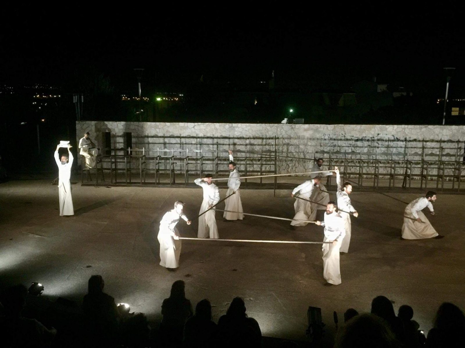 Read more about the article Εξαιρετική η πρώτη πολιτιστική εκδήλωση στο Δήμο Κρωπίας για το 2020 με τους «Πέρσες» από το Εθνικό Θέατρο