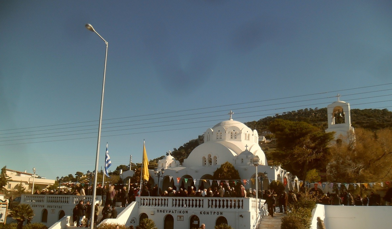 Read more about the article ΑΓΙΑ ΘΕΟΦΑΝΕΙΑ ΣΤΟ ΔΗΜΟ ΚΡΩΠΙΑΣ ΕΠΙΣΗΜΟΣ ΕΟΡΤΑΣΜΟΣ ΜΕ ΠΑΡΑΔΟΣΙΑΚΗ ΡΙΨΗ ΣΤΑΥΡΟΥ ΣΤΗΝ ΑΓΙΑ ΜΑΡΙΝΑ